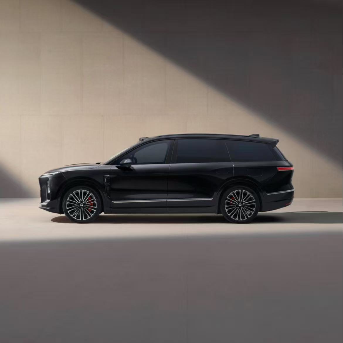 蔚来全新ES8因芯片短缺调整后排娱乐功能技术方案