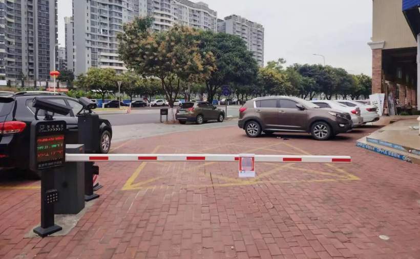 停车费高昂养车成本攀升，汽车持有负担重创消费信心