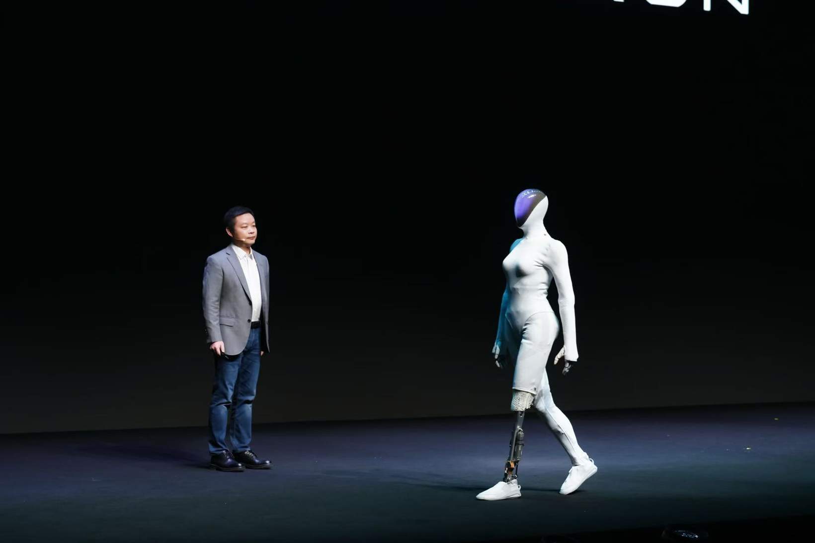 2025年人形机器人重器盘点：十款新品，一个风向——实用主义革命已来